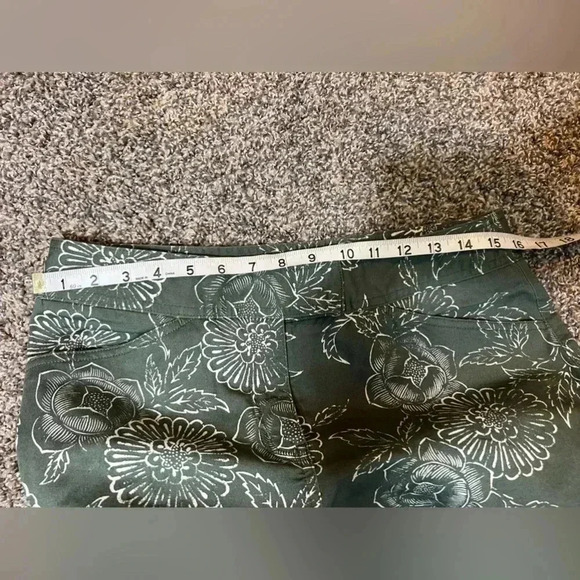 NewYork & Co Boot Cut Pants Olive Green & Crem Floral Print - Picture 7 of 12